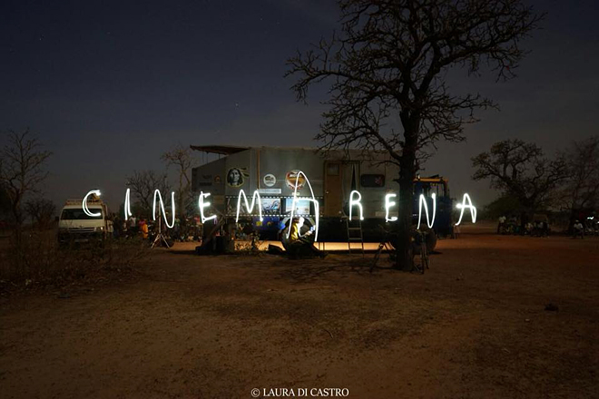 Il grande schermo di CinemArena in 18 villaggi del sud-est del Paese